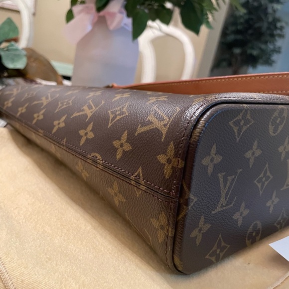 🎀 SOLD 🎀 Louis Vuitton Luco Tote - Picture 5 of 9